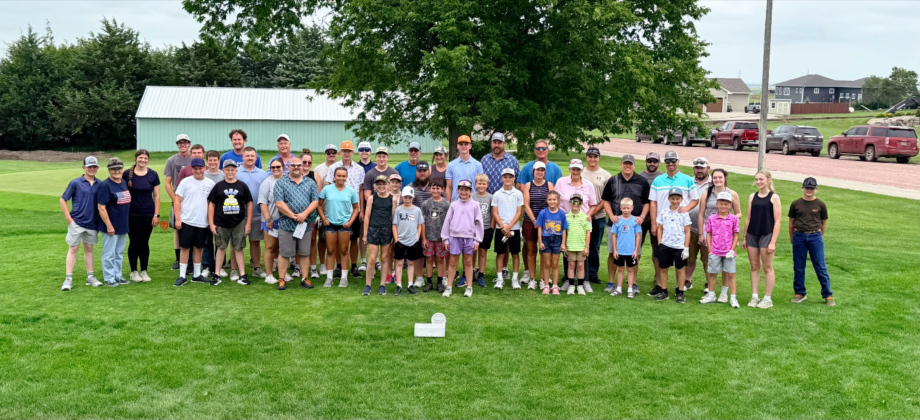 Generations Tee Off Together in Alternate-Shot Tourney