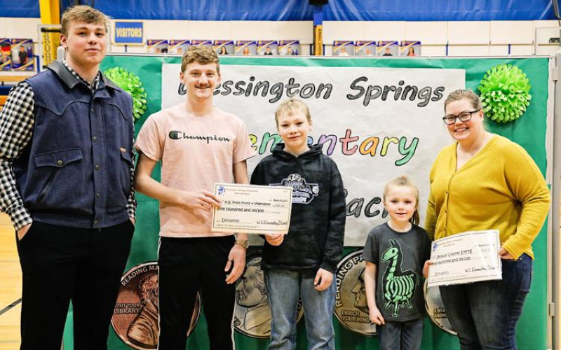 WS Elementary Gives Back
