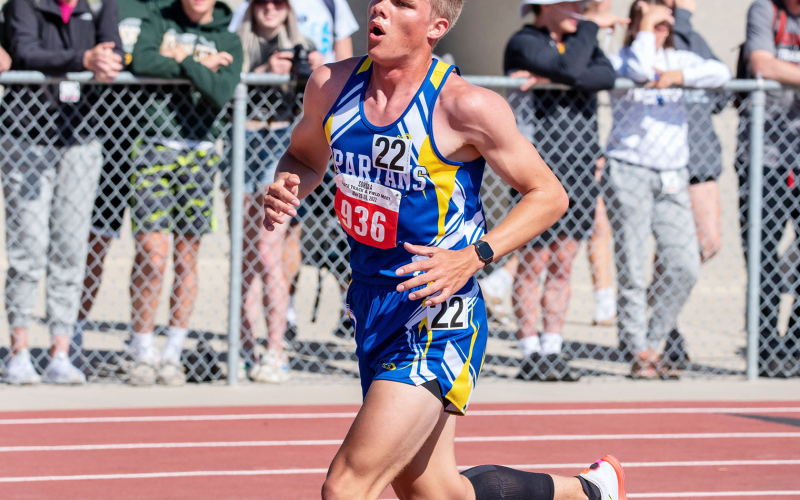 PHOTO BY J. VON EYE IMAGES FOR THE TRUE DAKOTAN On Friday morning, Porter Walz and the rest of the Class B boys stepped onto the track for the 3200m run. Porter’s time was 11:17.58 and he finished 21st.