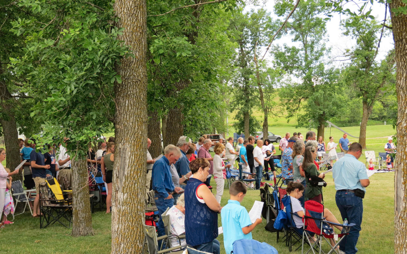Community Church Service Draws Hundreds to City Park