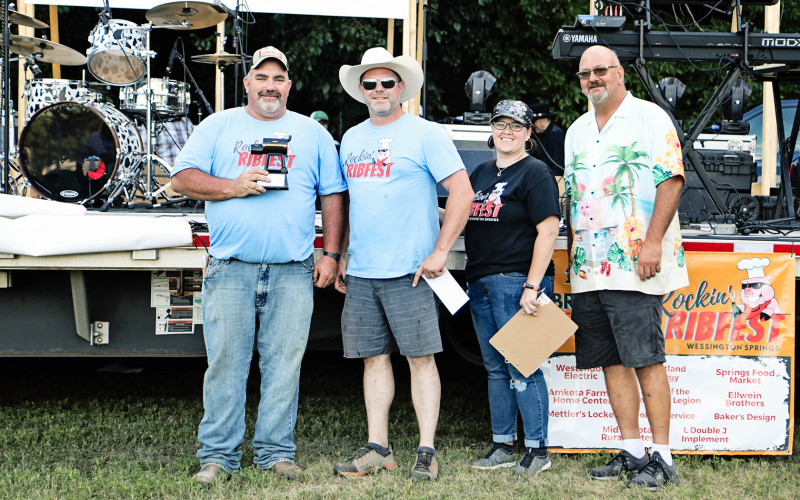 Taking home the top prize were the team of Ryan Knipfer and Jason Weber. The champs, along with all the pictured contestants, are shown with Laura Baker and Ed Gray of the Rockin’ Ribfest committee.