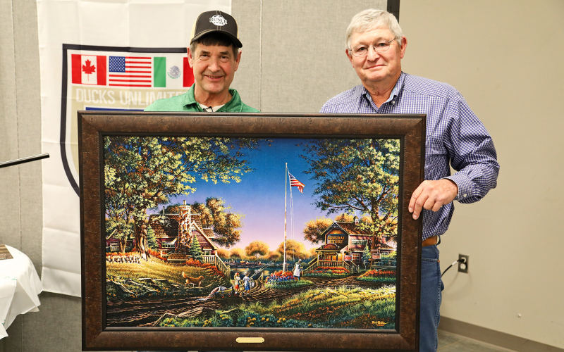 Bob Brown (right) of Onida and Colorado was the winner of Veteran's drawing.