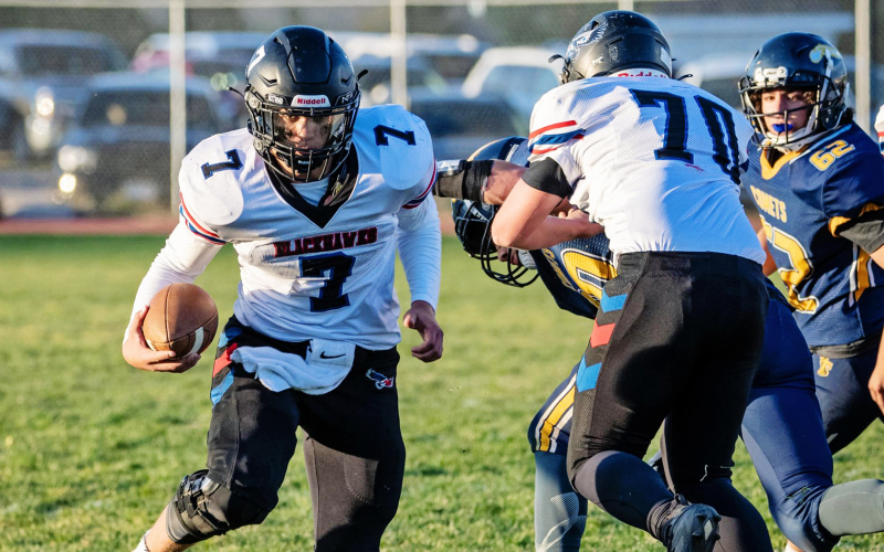 The Blackhawks returned home with a victory over the Rapid City Christian Comets after a night of football action out west at Hart Ranch. Blackhawks QB Holden Havlik on the move.