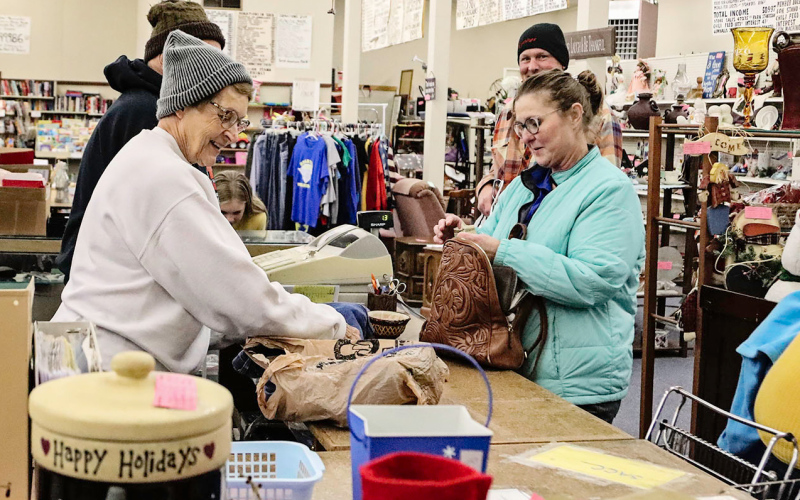 KRISTI HINE / TRUE DAKOTAN Sales were swift at the SACC Consignment Store Monday night during Holiday Spectacular, as community members flocked to the business district for a night of food, fellowship and shopping local. Brenda and Jim Deines ring up Reina Ford’s purchases while Todd Meek waits in line to pay for his finds.