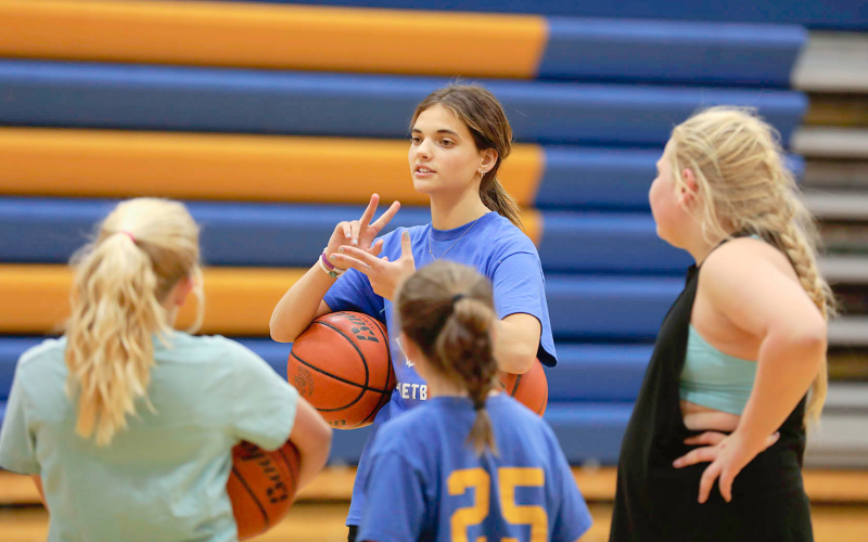 Senior Project Shares Love of Basketball with Area Youth