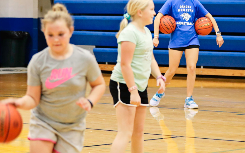 Senior Project Shares Love of Basketball with Area Youth