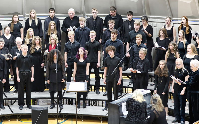 The Wessington Springs Community Choir sang alongside of the High School Choir students, delivering a powerful performance of “Mary Had a Baby,” following “Exsultate Jubilate,” “This Christmas” featuring soloist Kirstie Munsen, “Silent Night” and “Jingle Bells.”