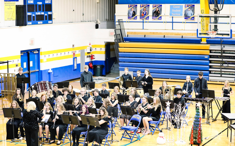 The Middle / High School band took the audience on a magical Christmas journey while performing, “A Fresh Aire Christmas,” “Sleigh Ride,” “Breath of Heaven” and “Brazilian Bell Carol.”