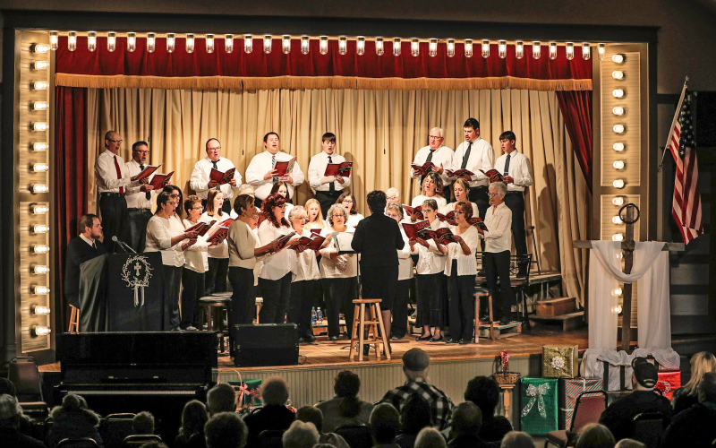 The Wessington Springs Community Choir sang in the season with the glorious gift of music in their moving performance, “The Gift Goes On.” Two shows, one on Saturday evening and a matinee on Sunday afternoon, filled the Historic 1905 Opera House with concert goers.