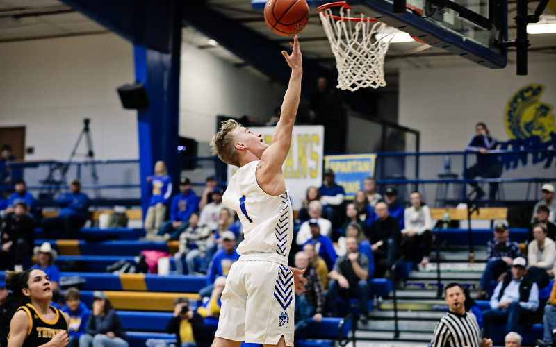 KRISTI HINE / TRUE DAKOTAN Blake Larson at the net during home basketball action vs. AC/ DC.