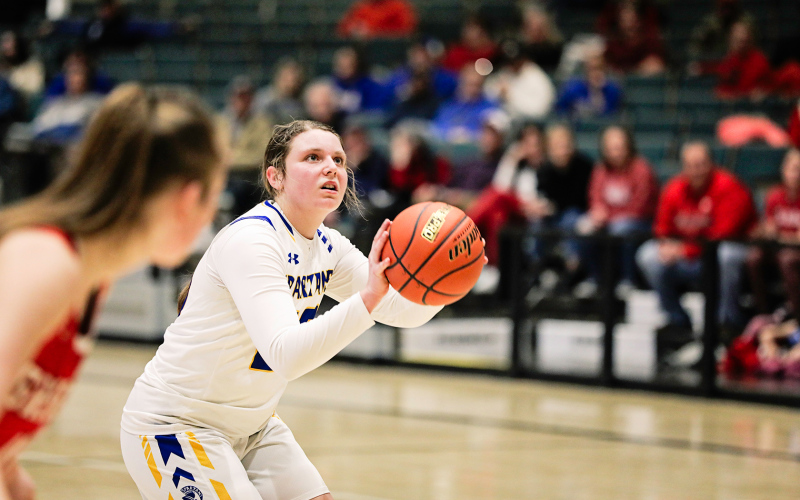 Kirstie Munsen had nine points, seven rebounds and four assists.