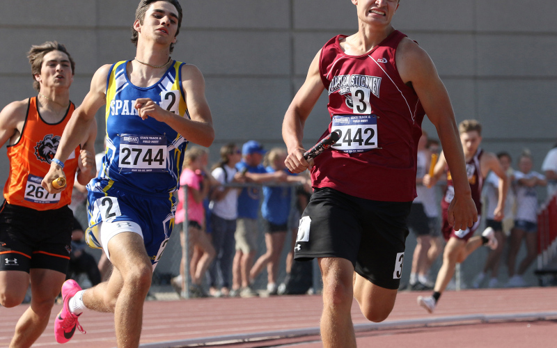 The boys’ team of Karter Mebius, Jack Neely, Ryder Michalek, and Sam Poncelow ran 8:39.44 to collect the 7th place medal. Sam Poncelow is shown at left.