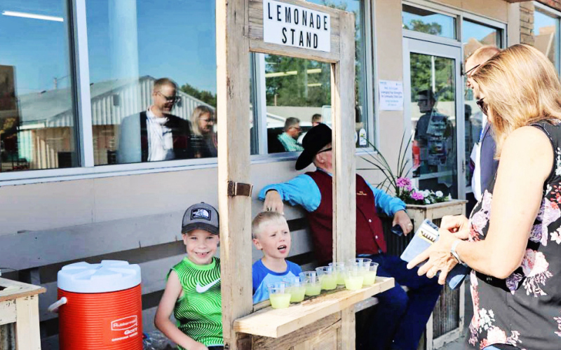 Brecken and Bosten Jensen set up a lemonade stand outside of their dad’s grocery store in Wessington Springs. Ryan Jensen, owner of Springs Food Market, was one of the food vendors for this year’s Energize! conference, held from May 31 to June 1. (Photo by Taylor Storbakken, SDSU Extension)