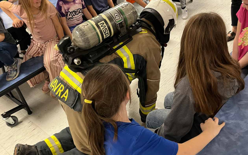 PHOTO COURTESY BECKY FJERSTAD: WSVFD Chief Jim Vavra donned an air pack to familiarize children with the sound and appearance of the equipment. Firefighters dressed in their heavy gear, with coats, masks and oxygen tanks, can be frightening to young children. As kids learn about and see firefighter gear firsthand in a safe environment, they learn that firefighters aren’t people to fear.