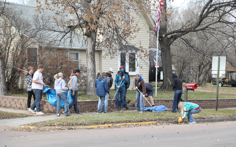Students take to the streets as part of community service project