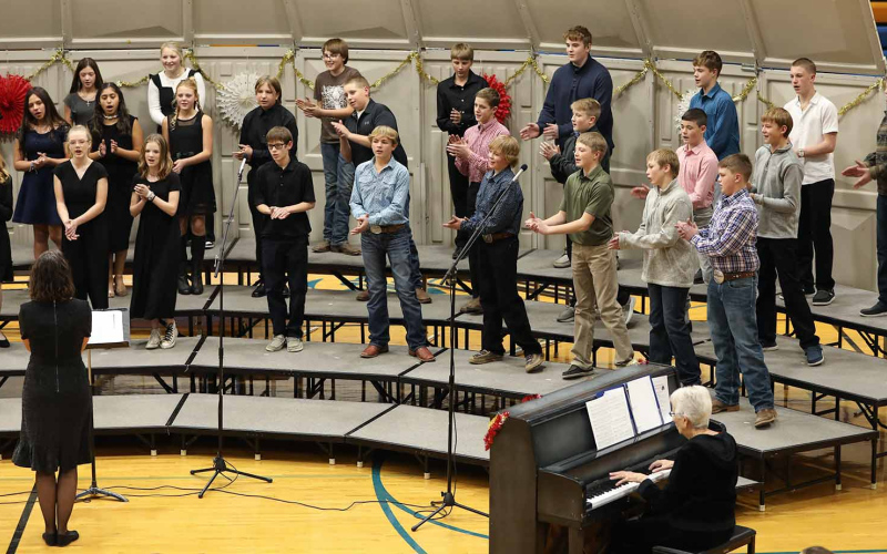 The middle school choir directed by Julie Fastnacht sang “Sing Noel, Noel,” “Snow on Snow,” “Mary Did You Know,” and “Winter With You” with solos by Raygen Teveldal, Morgan Mentele, Rylan Fagerhaug, Hayes Christensen, Ryder Roduner, Felicity Ormsmith and Micaela Munoz.