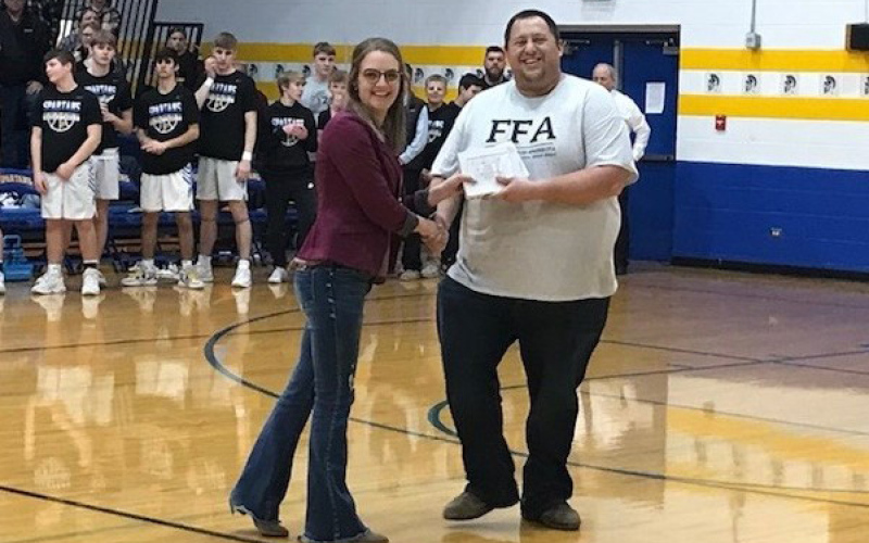 Duxbury Among Eight South Dakota Agriculture Teachers Named Finalists for Golden Owl Award®