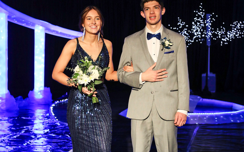 Caroline Witte is escorted by Karter Mebius.