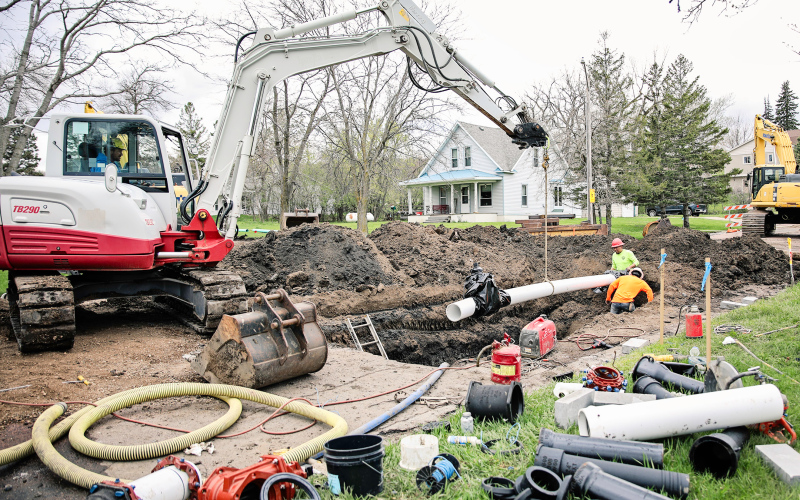Underground work began Tuesday as a Menning Excavating crew, shown above, worked on installing new water mains at the corner of College Avenue and 2nd Street. KRISTI HINE / TRUE DAKOTAN