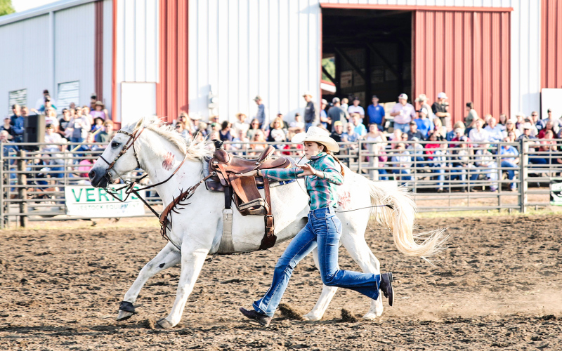 Caroline Witte during goat tying.