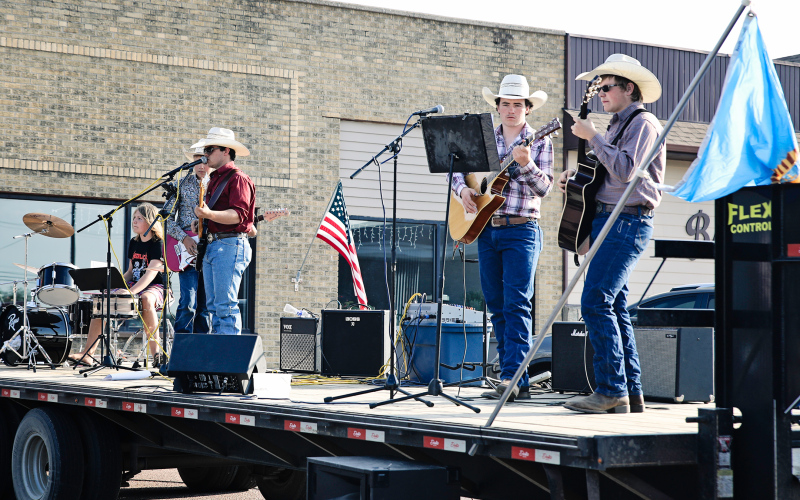 The Good Ole Boys provided the live entertainment, creating a “mini street dance” feel at the event.
