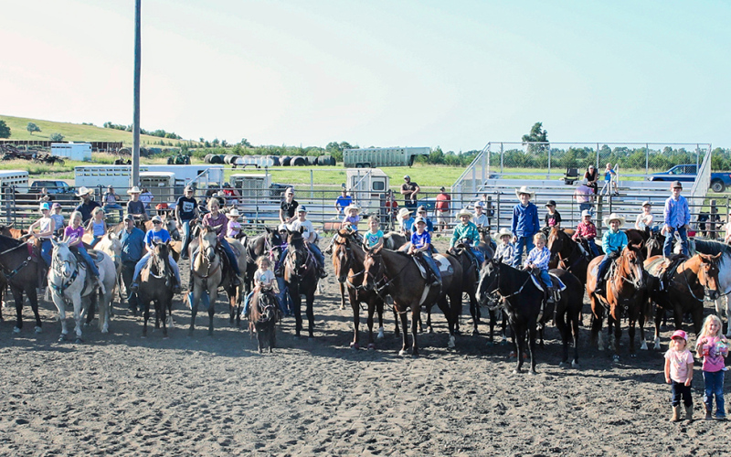 A portion of the more than 100 contestants at last Thursday’s Wessington Springs Foothills Playdays pose for a photo in the arena before continuing on with the evening’s events. KRISTI HINE / TRUE DAKOTAN