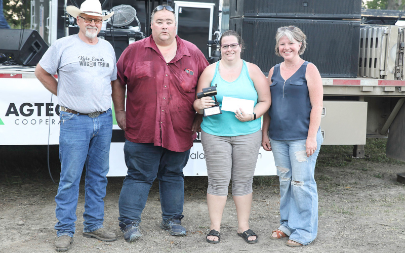 Yet another husband and wife team took home the third place prize, first year Rockin’ Ribfest competitors Tony and Vanessa Stevens.