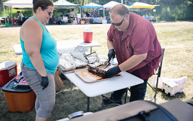 Vanessa and Tony Stevens prepare ribs to submit to judges.