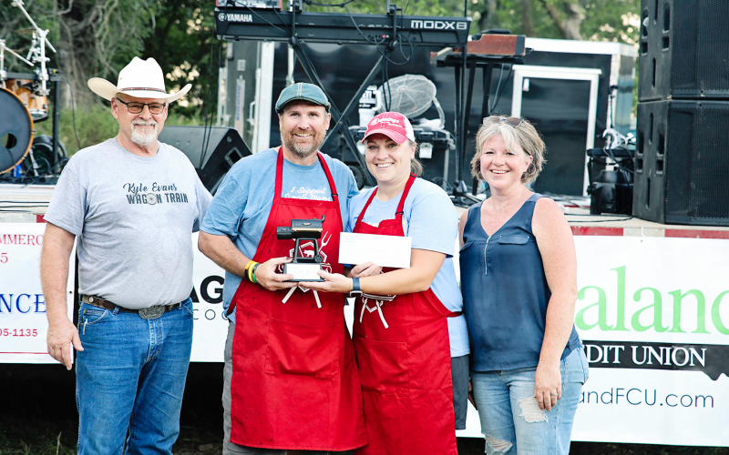 Taking home the top prize were the husband and wife team of Thad and Laura Jacobson. The champs, along with all the pictured contestants, are shown with Phil Wipf and Loree Gaikowski of the Rockin’ Ribfest committee.