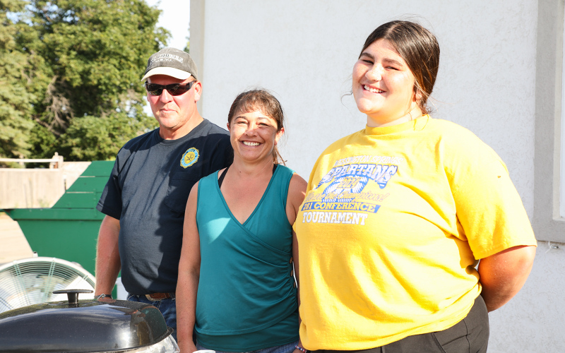 Michial Brodkorb, Tiffany and Tierney Knipfer served up the supper to attendees.