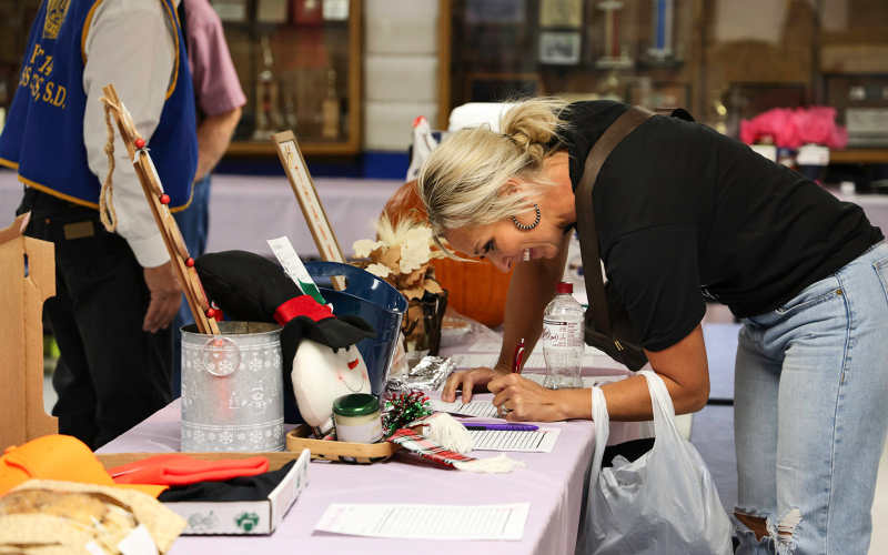 Jenna Mikkelson bids on one of the many silent auction items.