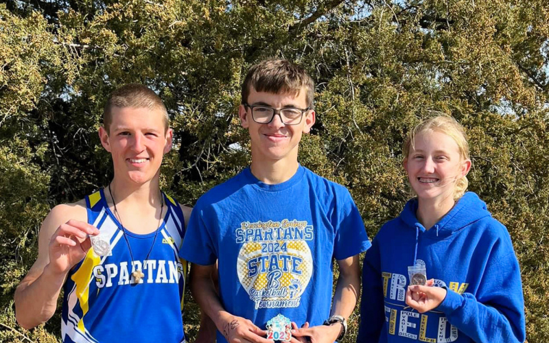 (PHOTO COURTESY BECKY KRUEGER) Three Wessington Springs High School student athletes finished in the top 20 at the Region 4B meet in Gettysburg, qualifying the trio to advance to state. Shown left to right are Sam Welsch, Ranick Fjerstad and Alexis Roesler. Read coach’s commentary inside this week’s print and e-edition on PAGE TWO
