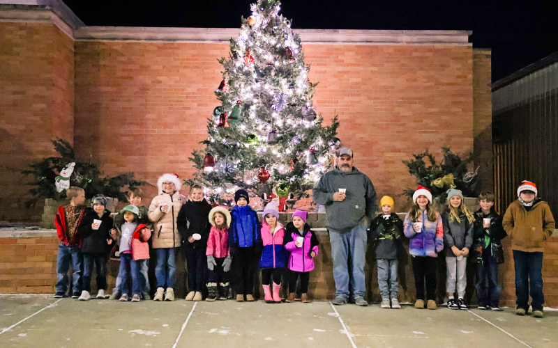 With Main Street adorned in its familiar Christmas finery, the annual tree lighting event, Holiday Spectacular, highlighted the community’s holiday spirit. Mayor Ryan Knipfer, with the help of more than a dozen area kids, led the community countdown for the Christmas tree lighting ceremony.