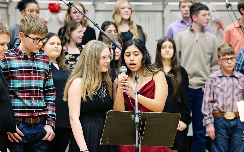 Junior high soloists Madilyn Gaikowski and Eiza Ciciliano-Chivalan.