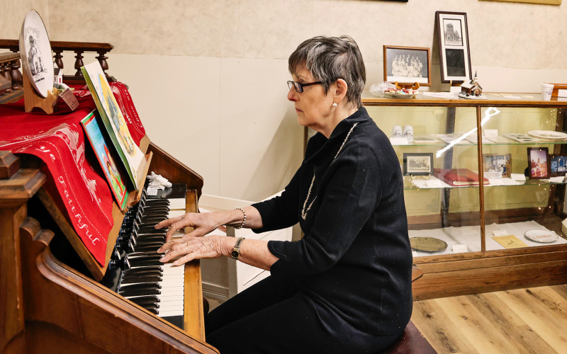 Mary Jane Belz provided musical entertainment on one of the museum’s antique organs.