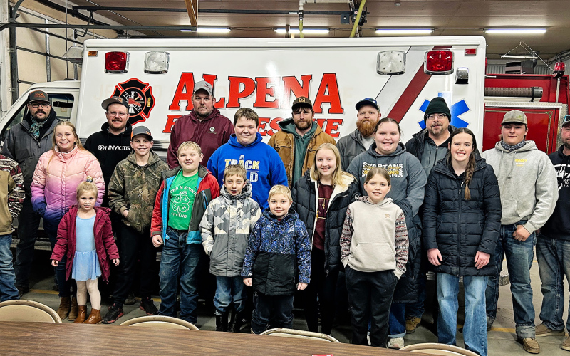 Pictured back row, left to right: Alex Muilenburg, Ryder Schweitzer, Chris Albrecht, Dylan Ocshner, Blaine Tebay, Grant Terkildsen, Maverick Jones, Shawn Hoglo, Bruce Orth. Front row, left to right: 4-H Members Briggs, Bridger, Breah and Betsie Eden, Cade Albrecht, Wyatt Arhart, Pete Anderson, Will Arhart, Adam and Paige Anderson, Paisley Kapp, Anna Arhart and Hope Baysinger. PHOTO COURTESY PAULA LINKE