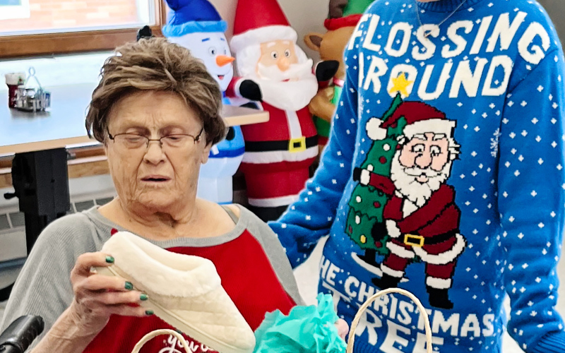 WSHS Student Helps Spread Christmas Cheer with Senior Project