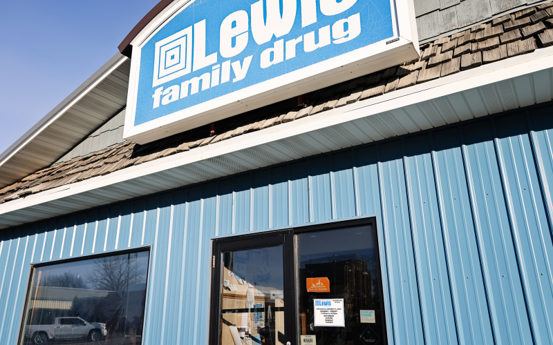 A sign posted on the front door of the Lewis Family Drug in Wessington Springs highlights new hours effective Jan. 6, 2025. KRISTI HINE / TRUE DAKOTAN