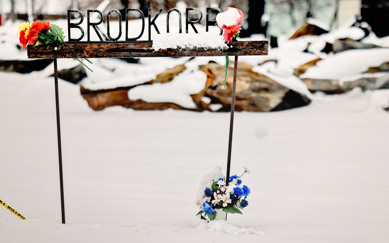 A makeshift memorial stands on the corner of the lot that formerly housed Michial Brodkorb’s residence. Brodkorb and his partner Tiffany Knipfer were the victims of the fire that destroyed Brodkorb’s house on 2nd Street NW in Wessington Springs March 27, 2025. KRISTI HINE / TRUE DAKOTAN