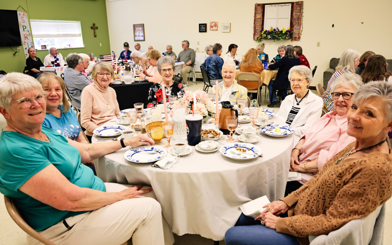 Debuting her gifted dishes from her sister-in-law’s s i s t e r- i n - l aw, Sharon DiCarlo was able to create another beautiful table setting in her favorite color, pink.