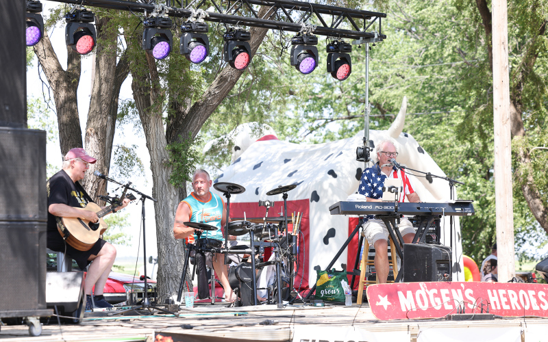 ogen’s Heroes had Leap to Lane attendees tapping their toes, staying cool by extra fans set up at the base of the stage.