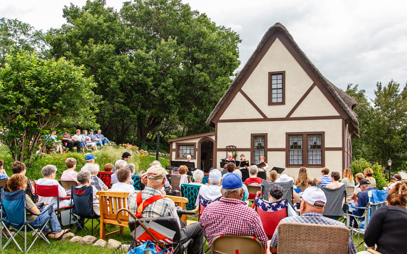 Parade Of Pianists Live in the Garden Thursday