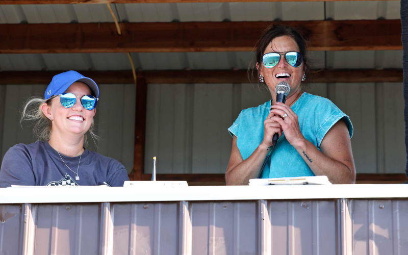 Annie Gates of Miller (left) was among the many volunteers who helped event organizer Kaycee Coleman (right) at Foothills PlayDays 2025.   KRISTI HINE /  TRUE DAKOTAN