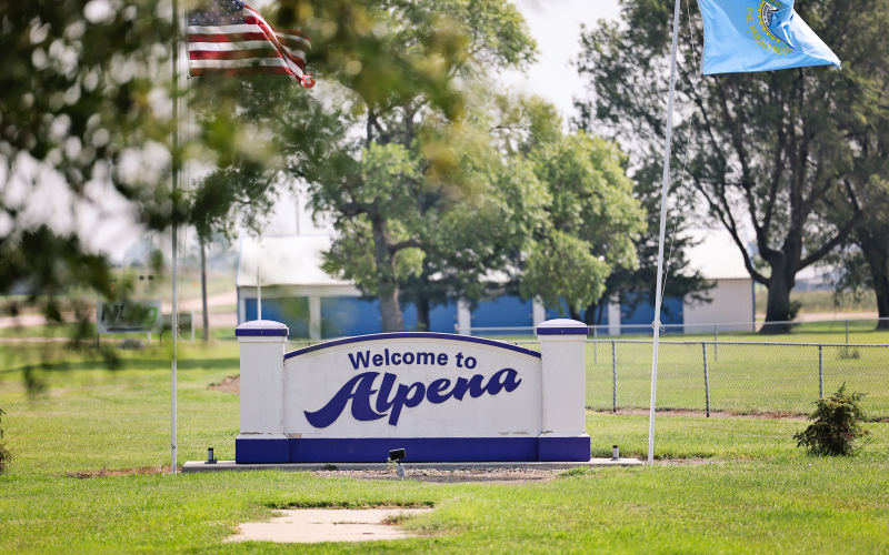 The still-green late-September grass serves as an attractive contrast to the "Welcome to Alpena" sign. (KRISTI HINE / TRUE DAKOTAN)