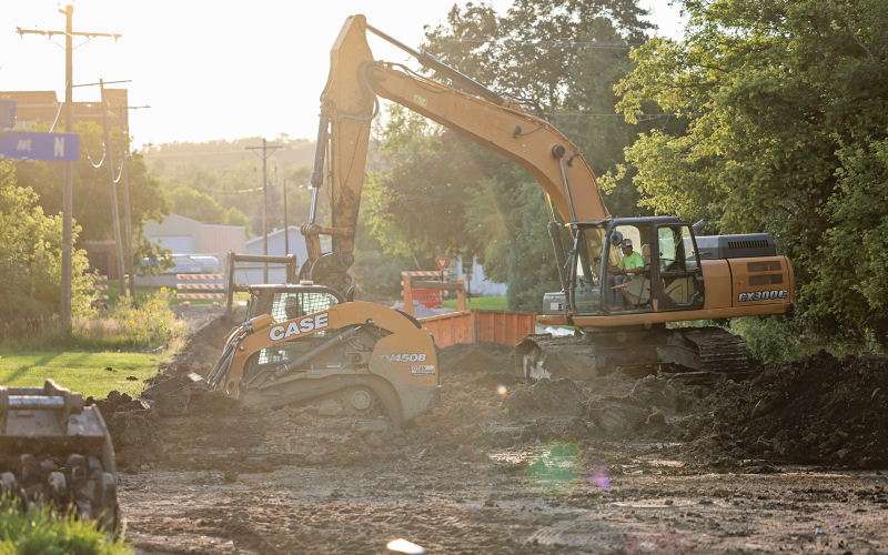A crew continues work on 2nd Street west of Barrett Ave N. on September 4, 2025. (KRISTI HINE / TRUE DAKOTAN)
