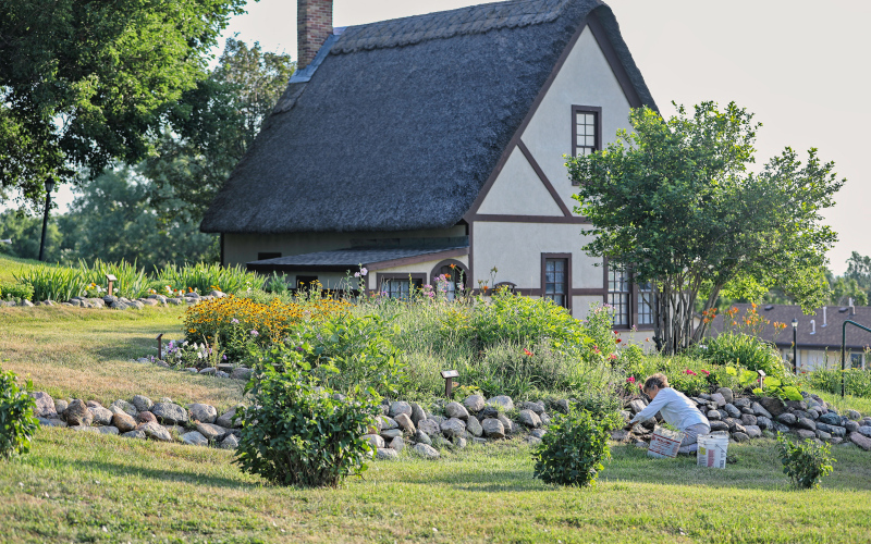 Annual List of Flowerbed Sponsors Posted at Anne Hathaway Cottage