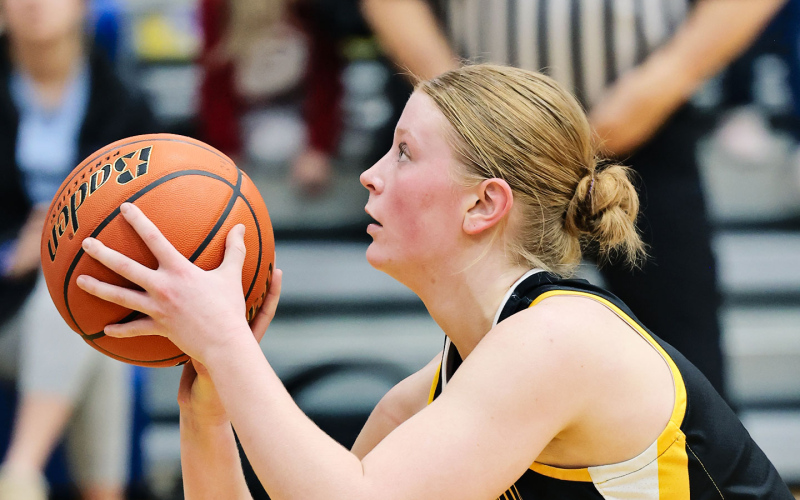 Maria Nelson at the free-throw line