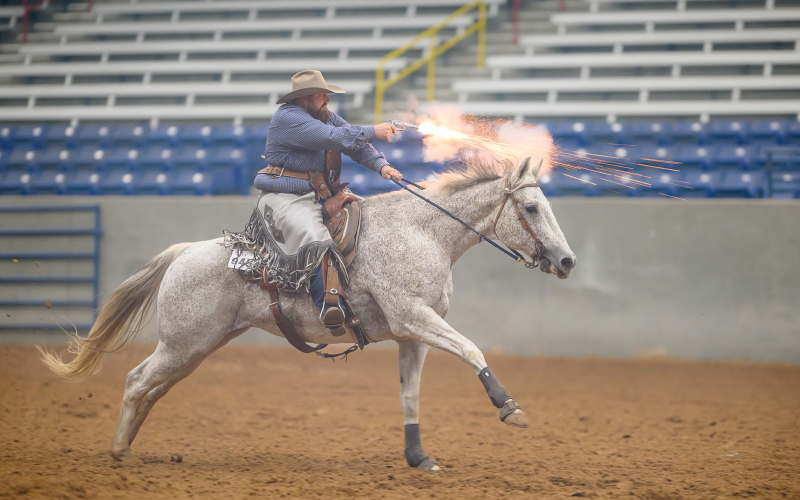 Jake Krohmer and Mr Inarush use his race-bred speed to win the amateur division. (PHOTO BY JOE DUTY)