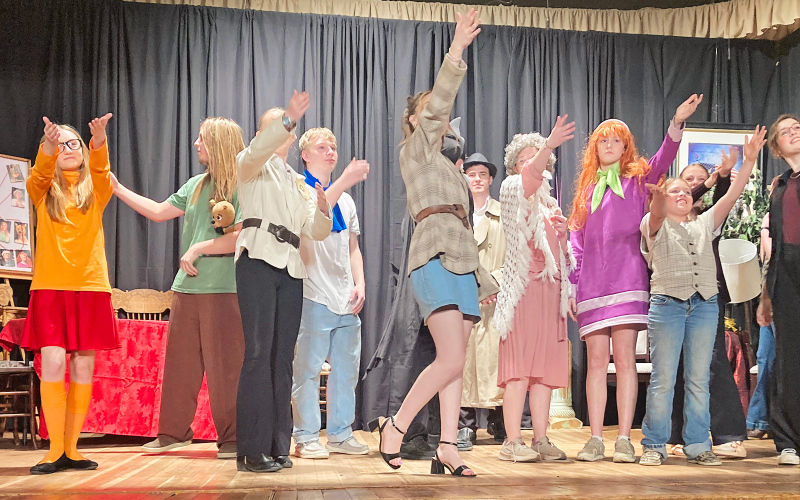 WSHS students bring humor and mystery to the stage during a performance of Too Many Detectives at the Murder Mansion this past weekend. (DELIA ATKINSON / TRUE DAKOTAN)