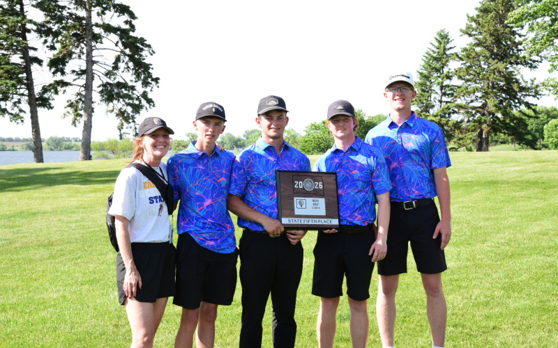The Wessington Springs boys golf team poses with its fifth-place plaque following the South Dakota Class B State Golf Tournament in Brookings. Pictured, from left, are Head Coach Regina Teveldal, Tucker Thompson, Heyns Bothma, JD Thompson and Luke Larson. (PHOTO COURTESY RON THOMPSON)